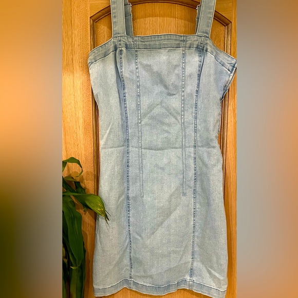 Forever 21 Light Wash Jean Overall Dress size JrsL - Picture 1 of 1